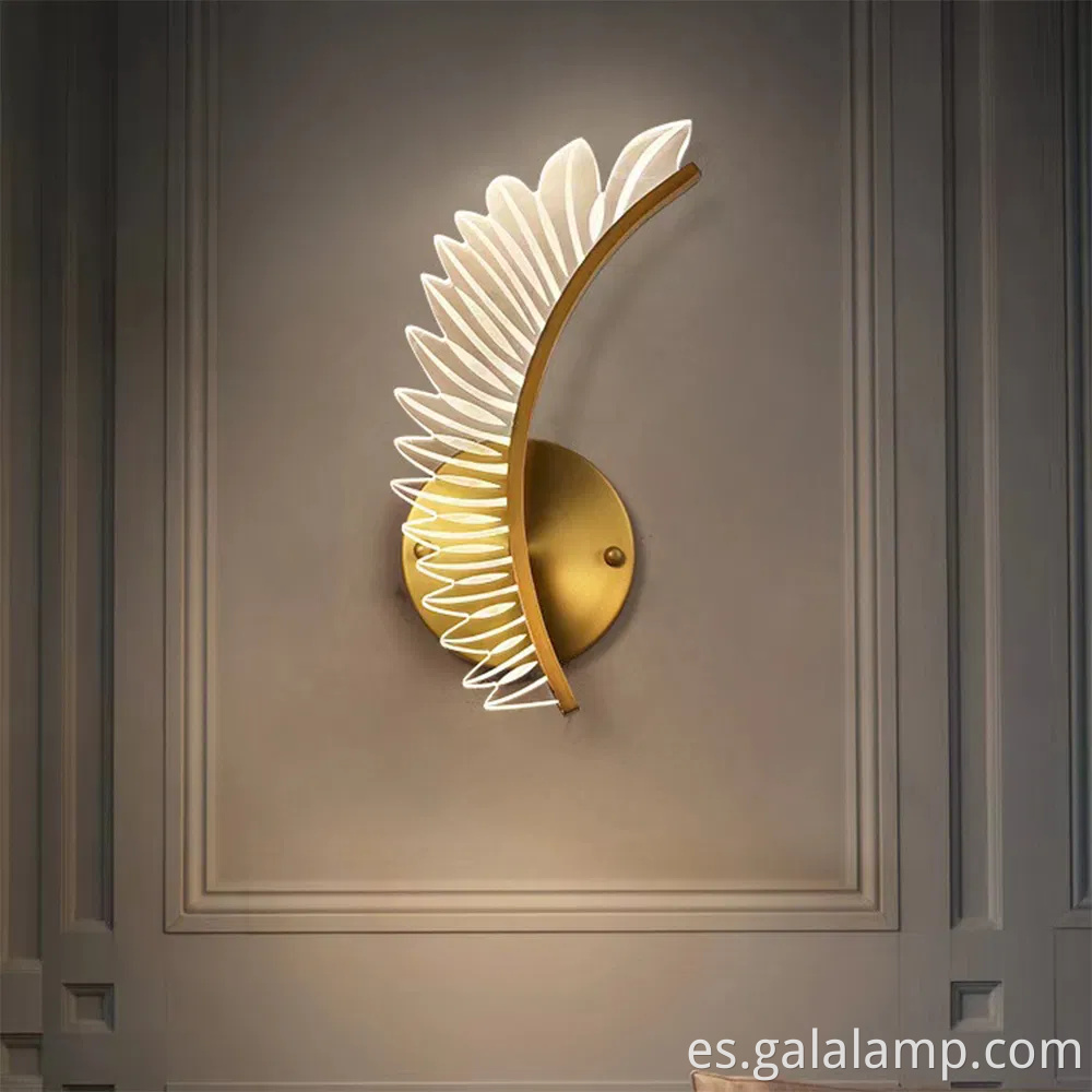 Elegante lámpara de pared de plumas acrílicas para interiores lujosos